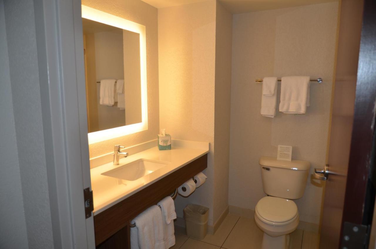 Holiday Inn Express Hotel & Suites Rochester By Ihg Экстерьер фото
