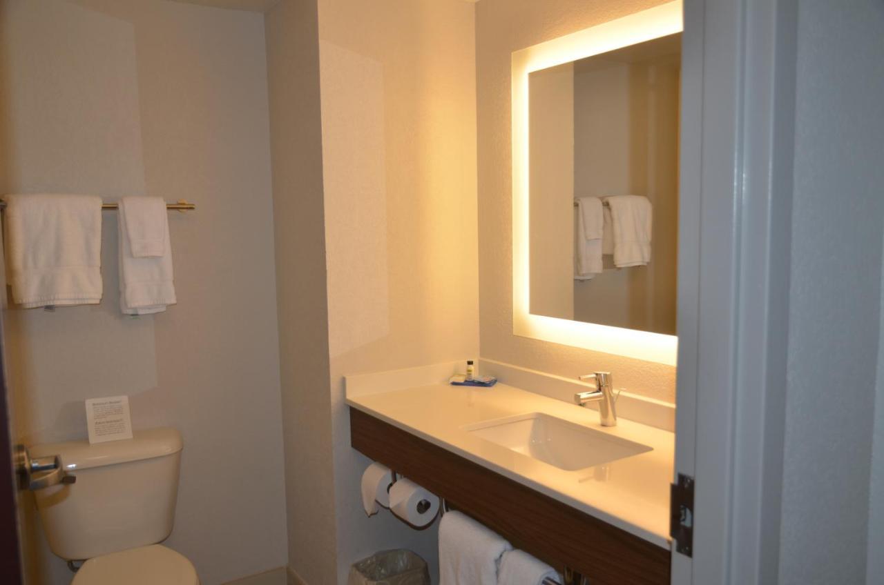 Holiday Inn Express Hotel & Suites Rochester By Ihg Экстерьер фото