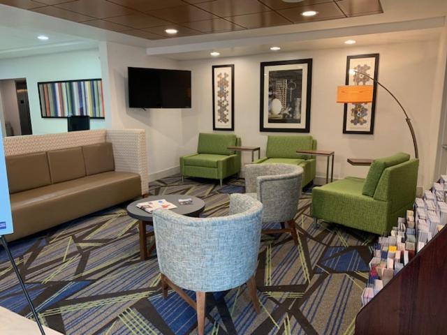 Holiday Inn Express Hotel & Suites Rochester By Ihg Экстерьер фото