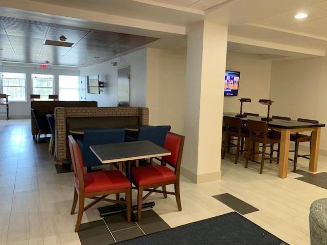 Holiday Inn Express Hotel & Suites Rochester By Ihg Экстерьер фото