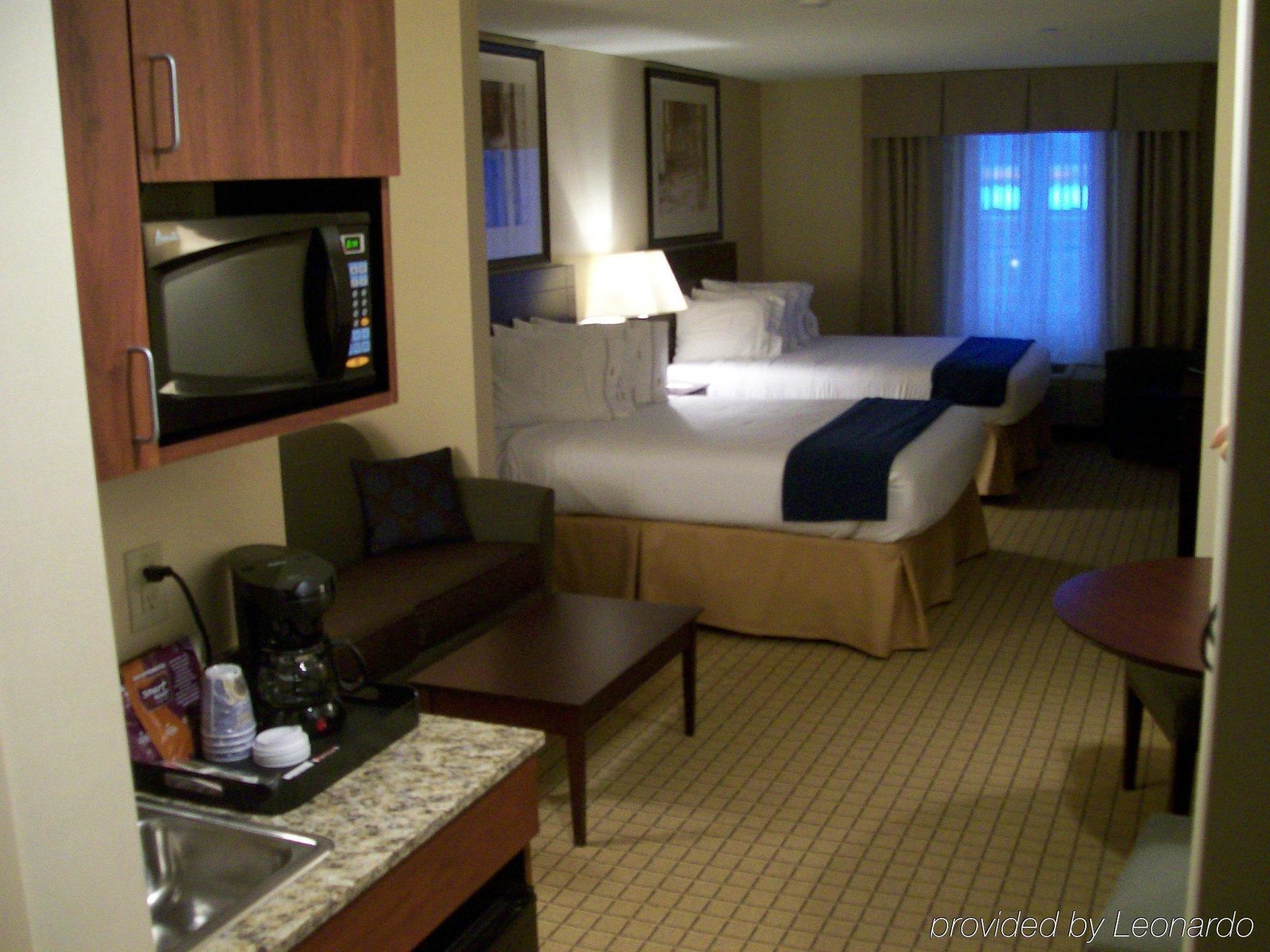 Holiday Inn Express Hotel & Suites Rochester By Ihg Номер фото